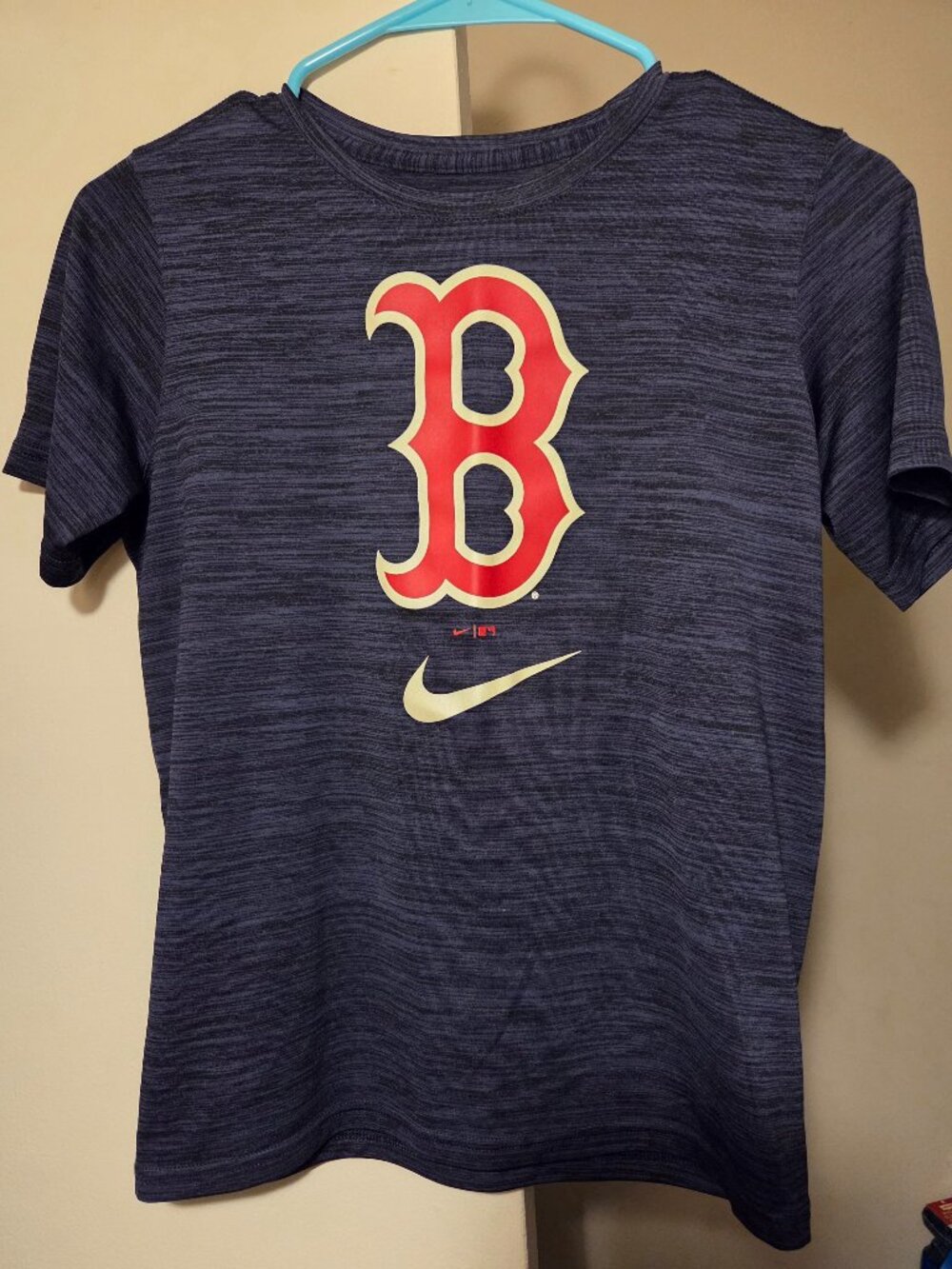 Boys nike MLB Boston red sox shirt medium 10/12